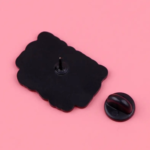 TAYLOR SWIFT inspired TTPD Pin I cry a lot but I’m so productive, it’s an art 🏰 - Picture 6 of 9